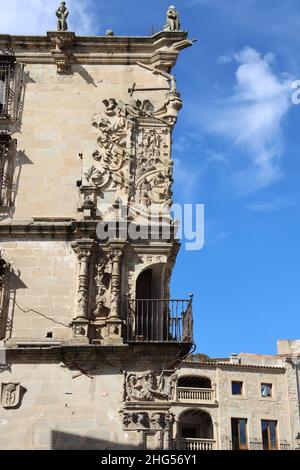 Trujillo.Plateresque decorazione on16th secolo la Conquista Palace. Plaza Major. Renaissance/medievale, casa del Conquistador Pizarro.Architecture. Foto Stock