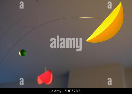 Mobile pensile, illuminato dal sole Foto Stock