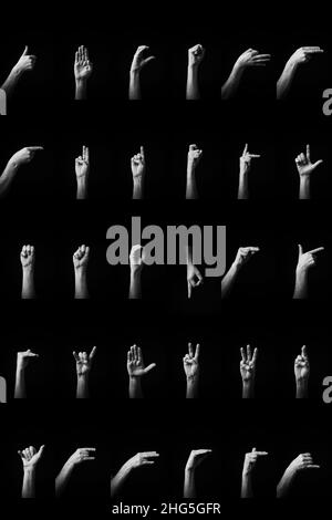 Immagine B&N delle mani che mostrano le lettere cinesi della lingua dei segni alfabeto completo A-Z Foto Stock