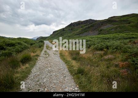 camminando lungo il sentiero intorno loughrigg fell lake district, cumbria, inghilterra, regno unito Foto Stock