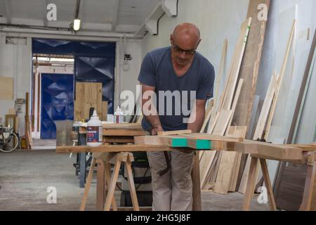 SS Cosma e Damiano, Latina, Italia 09/05/2018: Società cooperativa Mancoop, hub industriale e commerciale. Falegnameria. © Andrea Sabbadini Foto Stock