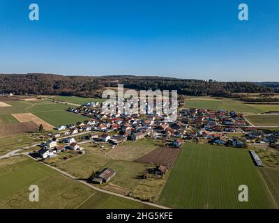 Veduta aerea di Böhming, Baviera, Germania, piccolo villaggio con forte rumeno Foto Stock