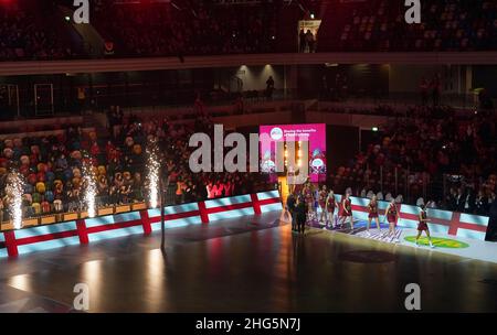 L'Inghilterra esce durante la partita Netball Quad Series alla Copper Box Arena di Londra. Data foto: Martedì 18 gennaio 2022. Foto Stock