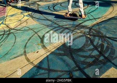 Burned Rubber da piste ciclabili, Venice Beach, Los Angeles, California, Stati Uniti d'America Foto Stock