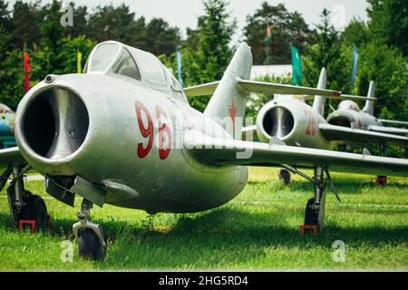 Il Mikoyan-Gurevich MIG-15 è un velivolo da caccia sovietico ad alto subsonico prodotto in URSS e gestito da numerose forze aeree. Foto Stock