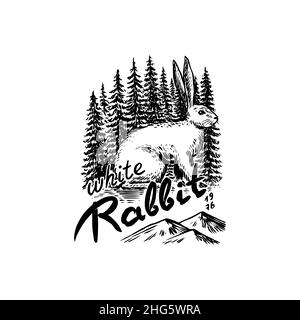 Coniglio bianco selvatico o Lepre nella foresta. Paesaggio naturale con abeti. Logo ed etichetta del campeggio. Avventura. Badge sulla lavagna. Disegno a mano vecchio Illustrazione Vettoriale