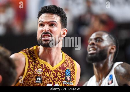 Venezia, Italia. 18th Jan 2022. Mitchell Watt (Umana Reyer) durante la stagione di Umana Reyer Venezia vs Mincidelice IJ Bourg en Bresse, Campionato europeo di basket a Venezia, Italia, Gennaio 18 2022 Credit: Agenzia fotografica indipendente/Alamy Live News Foto Stock