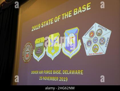 Il senatore Coons partecipa alla colazione allo stato della base alla base dell'aeronautica militare di dover a dover, Delaware (49263782968). Foto Stock