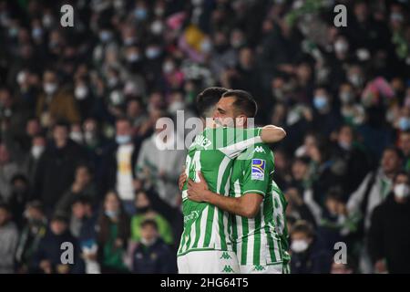 SIVIGLIA, SPAGNA - GENNAIO 18: Borja Iglesias #9 di Real Betis celebra l'obiettivo della sua squadra durante la partita la Liga tra Real Betis e Alavés allo stadio Benito Villamarín il 18 gennaio 2022 a Siviglia, Spagna. (Foto di Sara Aribó/PxImages) Foto Stock