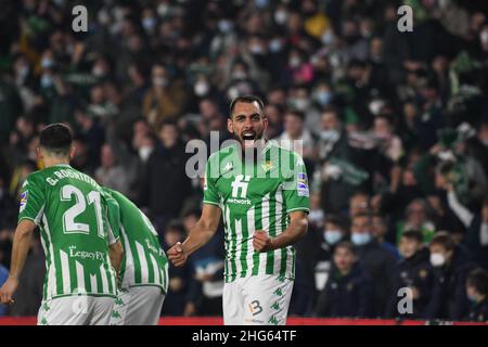 SIVIGLIA, SPAGNA - GENNAIO 18: Borja Iglesias #9 di Real Betis celebra l'obiettivo della sua squadra durante la partita la Liga tra Real Betis e Alavés allo stadio Benito Villamarín il 18 gennaio 2022 a Siviglia, Spagna. (Foto di Sara Aribó/PxImages) Foto Stock