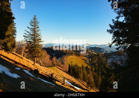 vista del nevoso churfirsten nelle alpi di toggenburg appenzeller dallo schnebelhorn. Splendida immagine del paesaggio Foto Stock