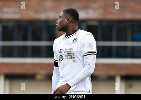 Swansea, Galles. 18 Gennaio 2022. Richard Faakye di Swansea City Under 18s durante la partita della Professional Development League tra Swansea City Under 18s e Sheffield United Under 23s alla Swansea City Academy di Swansea, Galles, Regno Unito il 18 gennaio 2022. Credit: Duncan Thomas/Majestic Media. Foto Stock