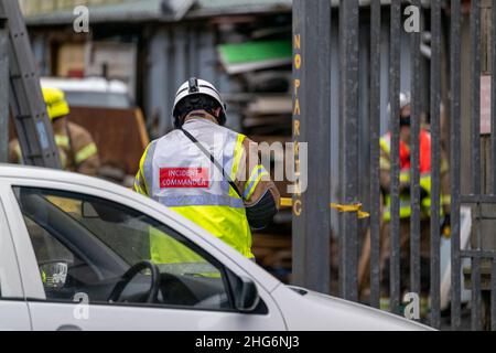 BUCKIE, MORAY, SCOZIA - 18 GENNAIO 2022: Questo è il comandante scozzese di un incidente di Fire and Rescue Service alla scena di un incendio in Marine Place, Buc Foto Stock