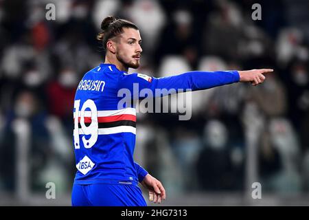 Torino, Italia. 18 gennaio 2022. Radu Dragusin di UC Sampdoria gesticola durante la partita di calcio Coppa Italia tra Juventus FC e UC Sampdoria. Credit: Nicolò campo/Alamy Live News Foto Stock