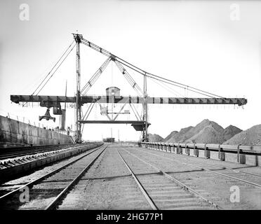 Paranco elettrico marrone, scarico ore, Buffalo, New York, USA, Detroit Publishing Company, 1908 Foto Stock