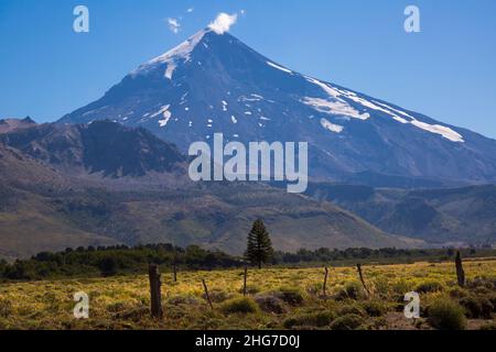 Vista del vulcano Lanin nel Parco Nazionale dell'Argentina Foto Stock