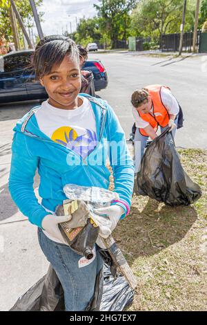 Miami Florida,Little Haiti,MLK Day of Service,EPA Community Day,volontari volontari volontari volontari lavoratori del lavoro,lavoro di squadra che lavorano insieme Incontri Foto Stock