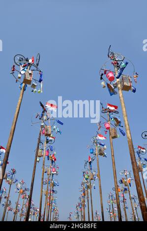 Giacarta, Indonesia - 17 agosto 2014 : Panjat pinang o concorso di arrampicata arreca in celebrazione della giornata di indipendenza dell'Indonesia a Jakarta, Indonesia Foto Stock