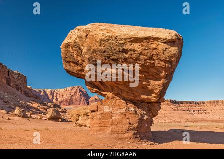 Balanced Rocks, Near Lees Ferry, Glen Canyon National Recreation Area, Arizona, Stati Uniti Foto Stock
