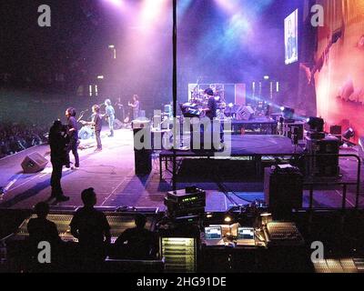 Il concerto ha ottenuto una vendita record come il più grande concerto tailandese nel Regno Unito , il pubblico è venuto da tutto il Regno Unito , il concerto si è svolto presso il municipio di Hammersmith e ha avuto un pubblico di 2000 persone . Chang Beer è stato il principale sponsor insieme con ASCO Foods, Lebara, Millennium Hotel, Kappok, ora, Charm.The Heron, Mango Tree, Thai Rice, Nuntee, Bangkok House, a Thai, Patara, Thai Silk con contribuito a raggiungere il grande risultato. E 'anche mercato il 20 ° anniversario di Nuvo a World Famous Thai Band . Foto Stock