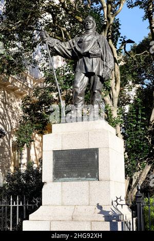 Statua del capitano Robert Falcon Scott, esploratore antartico, morto insieme a quattro compagni di ritorno dal Polo Sud nel 1912. Foto Stock