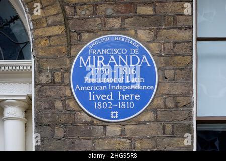 Targa blu English Heritage che commemora Francisco De Miranda che visse nella casa a 58 Grafton Way tra il 1802 e il 1810, Londra, Regno Unito. Foto Stock
