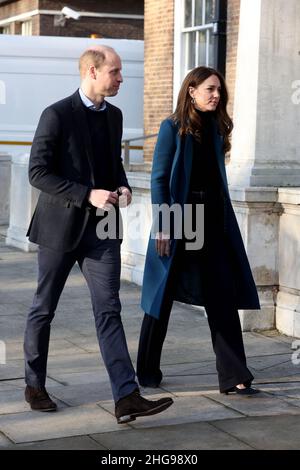 Londra, Regno Unito. 19th Jan 2022. Il Duca e la Duchessa di Cambridge sono raffigurati arrivando al Museo del Fondamento in Brunswick Square, Londra. GENNAIO 19th 2022. Credit: Trevor Adams/Matrix/MediaPunch **NO UK** REF: MTX 2207 Credit: MediaPunch Inc/Alamy Live News Foto Stock