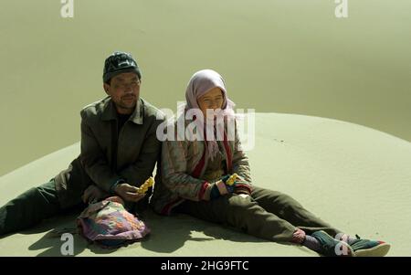 HANDOUT - 19 January 2022, ---: WU Renlin e Hai Qing in una scena del film 'Yin Ru Chen Yan' (ritorno alla polvere, Repubblica popolare Cinese, scena cinematografica non documentata). Il film di è tra i film del concorso della Berlinale, che si svolge dal 10 al 20 febbraio 2022. (A dpa sfondo 'Berlinale 2022: Questi sono i film del concorso') Foto: Hucheng No 7 Films Ltd/Berlinale/dpa - ATTENZIONE: Solo per uso editoriale fino al 25.03.2022 in connessione con la copertura del Festival Internazionale del Film di Berlino 2022 e solo con citazione completa del credito nominato Foto Stock