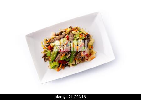 Manzo, verdure e semi di sesamo isolati su sfondo bianco Foto Stock