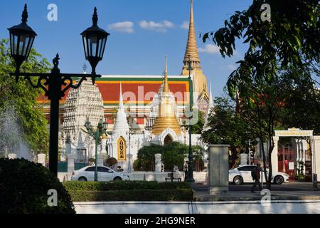 Wat Ratchabophit, Bangkok, Thailandia, un importante tempio buddista e la sede dell'attuale Sangharat (Sankharaat/Sangharaja), il capo del buddismo thailandese Foto Stock