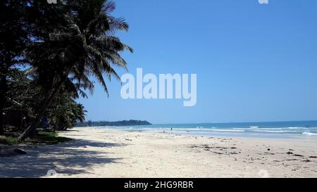 Phuket e Chumphon, alcune delle migliori isole e spiagge del mondo, possiamo solo essere stupiti dalle spiagge bianche e dalla vegetazione tropicale che rende u Foto Stock