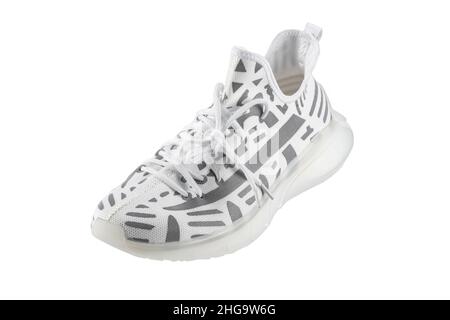 Scarpe sportive. Sneaker in tessuto bianco con strisce riflettenti grigie. Foto Stock