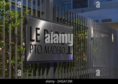 Ciudad de Buenos Aires, Argentina. 18th Jan 2022. L'esterno delle torri le Parc nel quartiere di Puerto Madero dove il procuratore Alberto Nisman è stato trovato morto. (Foto di Esteban Osorio/Pacific Press/Sipa USA) Credit: Sipa USA/Alamy Live News Foto Stock