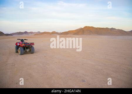 viaggio in quad egitto nel deserto Foto Stock