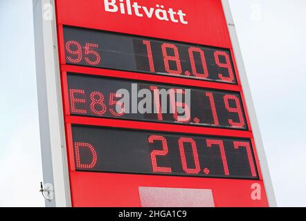 I prezzi del gasolio aumentano ulteriormente in Svezia. Lunedì il prezzo del gasolio era di 20,77 SEK presso la stazione di servizio OKQ8. Foto Stock