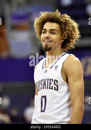 15 gennaio 2022: La guardia di Washington Emmitt Matthews Jr durante la partita di pallacanestro NCAA tra lo Stanford Cardinal e Washington Huskies all'HEC Edmundson Pavilion di Seattle, WA. Washington sconfisse Stanford 67-64. Steve Faber/CSM Foto Stock