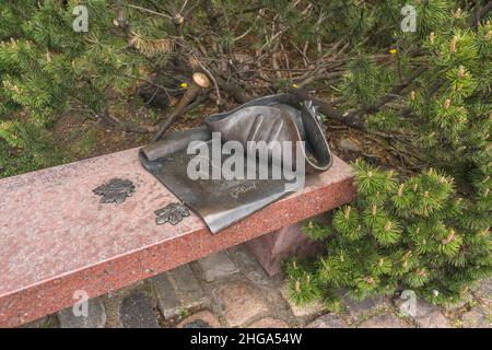 Kaliningrad, Russia - 14 maggio 2021: Piccola scultura dedicata a Kant al terrapieno di Pietro il Grande Foto Stock