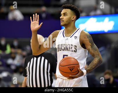 Gennaio, 15, 2022: La guardia di Washington Jamal Bey durante la partita di pallacanestro NCAA tra lo Stanford Cardinal e Washington Huskies all'HEC Edmundson Pavilion di Seattle, WA. Washington sconfisse Stanford 67-64. Steve Faber/CSM Foto Stock