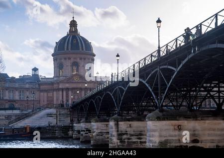 Il Pont des Arts e l'Institut de France di Parigi. Foto Stock