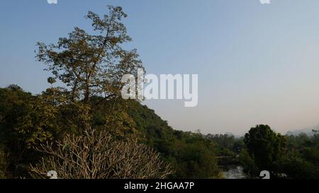 Huong Tempio fiume in Vietnam, bellissimo paesaggio e paesaggio, molto rilassante atmosfera Foto Stock