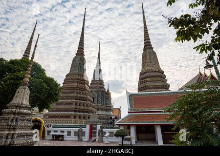 Wat Pho, anche scritto Wat po, un famoso complesso di templi buddisti a Bangkok, in Thailandia. Popolare per i turisti Foto Stock