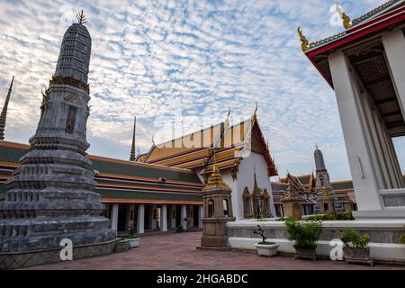 Wat Pho, anche scritto Wat po, un famoso complesso di templi buddisti a Bangkok, in Thailandia. Popolare per i turisti Foto Stock