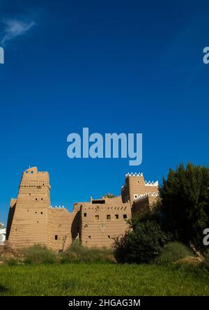 Tradizionale vecchia casa di fango nell'oasi, provincia di Najran, Najran, Arabia Saudita Foto Stock