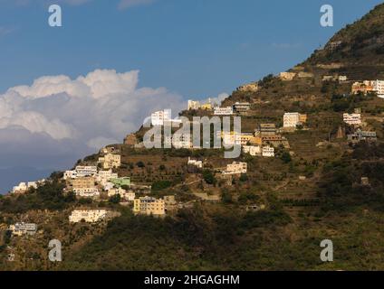 Villaggio nella montagna vicino al confine dello Yemen, provincia di Jizan, Monti Faifa, Arabia Saudita Foto Stock