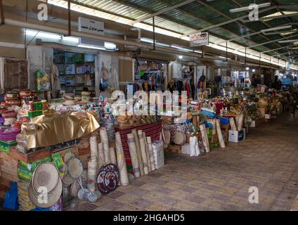 Negozi in un vicolo del mercato coperto, provincia di Najran, Najran, Arabia Saudita Foto Stock