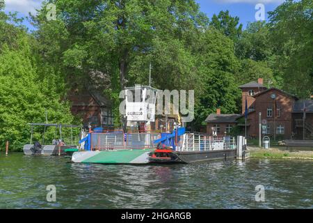 Traghetto, scuola di imbarco, isola di Scharfenberg, lago Tegel, Tegel, Reinickendorf, Berlino, Germania Foto Stock