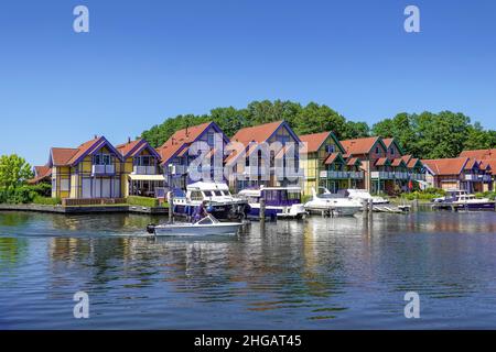 Parco vacanze Rheinsberger Hafendorf, Rheinsberg, distretto Ostprignitz-Ruppin, Brandeburgo, Germania Foto Stock