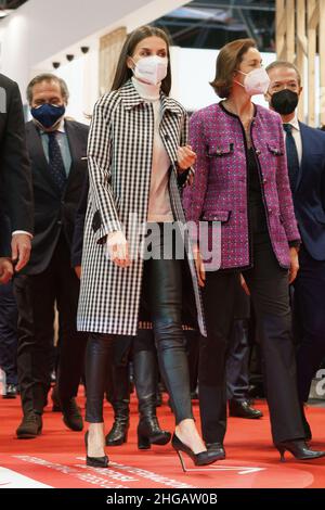 Madrid, Spagna. 19th Jan 2022. La Regina Letizia di Spagna e Reyes Maroto partecipano alla FITUR Tourism Fair 2022 che si apre a Ifema a Madrid. (Foto di Atilano Garcia/SOPA Images/Sipa USA) Credit: Sipa USA/Alamy Live News Foto Stock