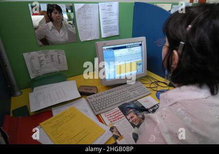 Genova, Italia 05/07/2005: Call Center ©Andrea Sabbadini Foto Stock