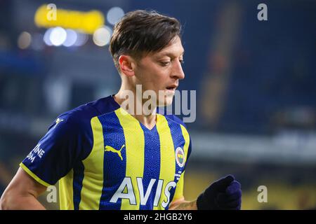 ISTANBUL, TURCHIA - GENNAIO 19: Mesut Ozil di Fenerbahce SK durante la Super Lig match tra Fenerbahce e Altay al Sukru Saracoglu Stadium il 19 Gennaio 2022 a Istanbul, Turchia (Foto di /Orange Pictures) Foto Stock